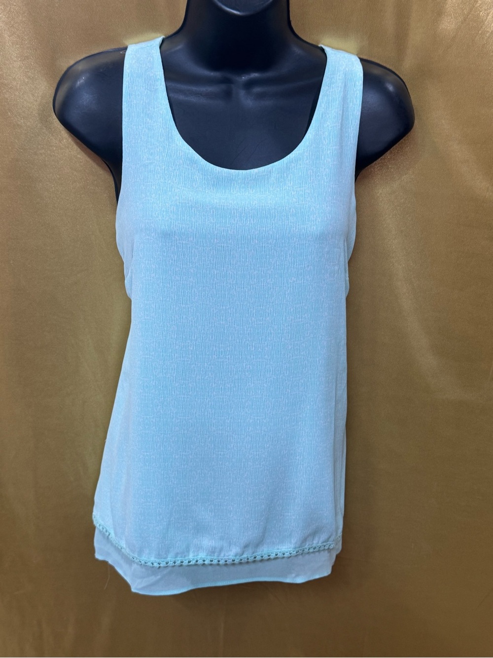 C Light Lime Green Textured Scoop Neck Tank Top with Lace Trim - Size M